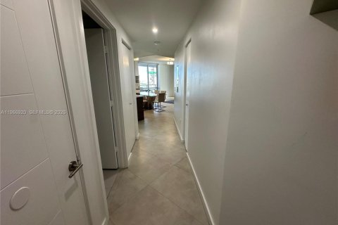 Condominio en alquiler en Miami, Florida, 2 dormitorios, 95.04 m2 № 2029268 - foto 4
