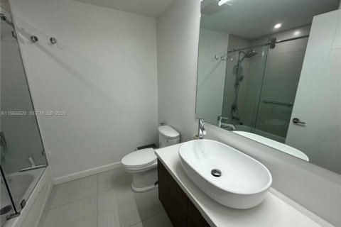 Condominio en alquiler en Miami, Florida, 2 dormitorios, 95.04 m2 № 2029268 - foto 13