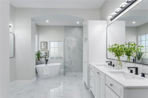 House in Tampa, Florida 5 bedrooms, 391.03 sq.m. № 2115190 - photo 15