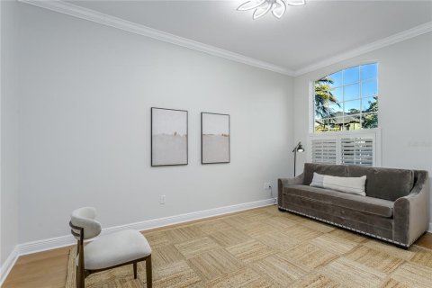House in Tampa, Florida 5 bedrooms, 391.03 sq.m. № 2115190 - photo 7