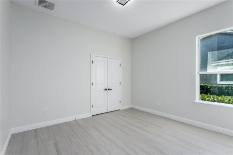 House in Tampa, Florida 5 bedrooms, 391.03 sq.m. № 2115190 - photo 20
