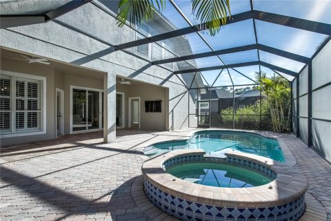 House in Tampa, Florida 5 bedrooms, 391.03 sq.m. № 2115190 - photo 2