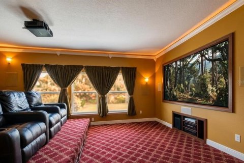 House in Tampa, Florida 5 bedrooms, 391.03 sq.m. № 2115190 - photo 24