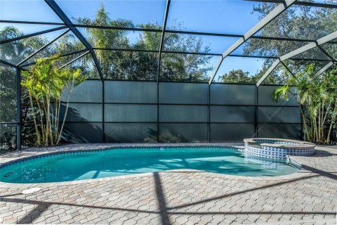 House in Tampa, Florida 5 bedrooms, 391.03 sq.m. № 2115190 - photo 28