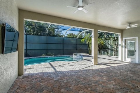 House in Tampa, Florida 5 bedrooms, 391.03 sq.m. № 2115190 - photo 29