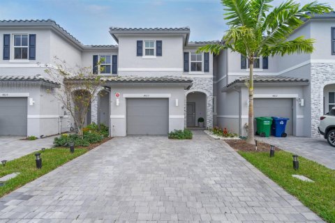 Townhouse in Coral Springs, Florida 3 bedrooms, 136.1 sq.m. № 2147134 - photo 2