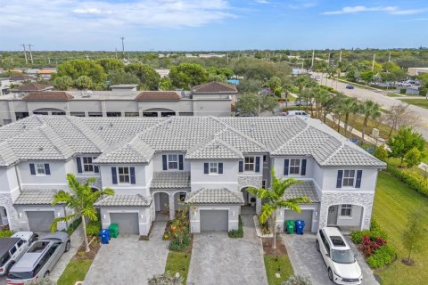Townhouse in Coral Springs, Florida 3 bedrooms, 136.1 sq.m. № 2147134