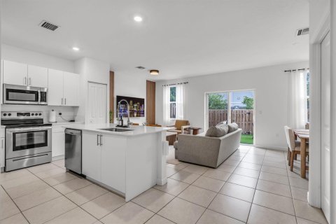 Townhouse in Coral Springs, Florida 3 bedrooms, 136.1 sq.m. № 2147134 - photo 6