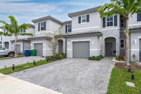 Townhouse in Coral Springs, Florida 3 bedrooms, 136.1 sq.m. № 2147134 - photo 4