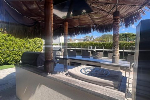 House in Lighthouse Point, Florida 3 bedrooms, 241.82 sq.m. № 2013881 - photo 22