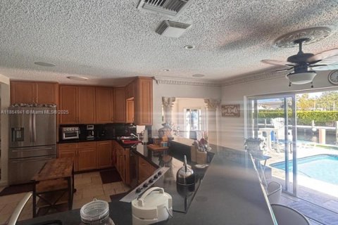 House in Lighthouse Point, Florida 3 bedrooms, 241.82 sq.m. № 2013881 - photo 9