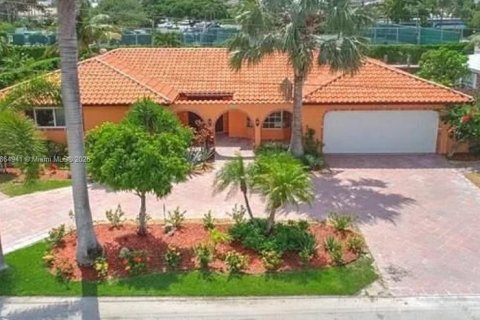 House in Lighthouse Point, Florida 3 bedrooms, 241.82 sq.m. № 2013881