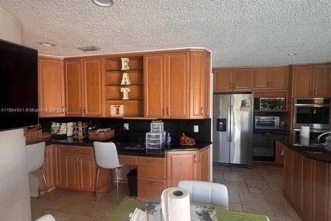 House in Lighthouse Point, Florida 3 bedrooms, 241.82 sq.m. № 2013881 - photo 10