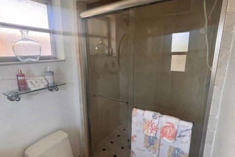 House in Lighthouse Point, Florida 3 bedrooms, 241.82 sq.m. № 2013881 - photo 12