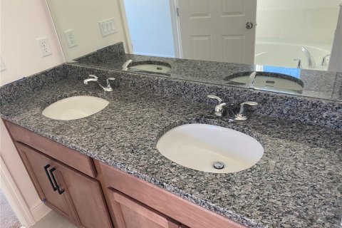 Villa ou maison à louer à Mount Dora, Floride: 4 chambres, 194.54 m2 № 2106101 - photo 13