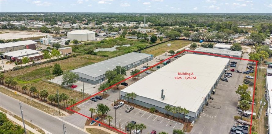 Commercial property in Tarpon Springs, Florida № 2215034