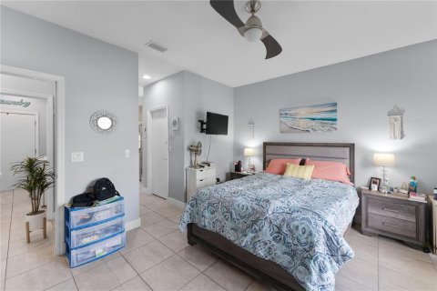 House in Deltona, Florida 3 bedrooms, 114.83 sq.m. № 1842034 - photo 15