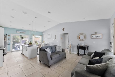 House in Deltona, Florida 3 bedrooms, 114.83 sq.m. № 1842034 - photo 9