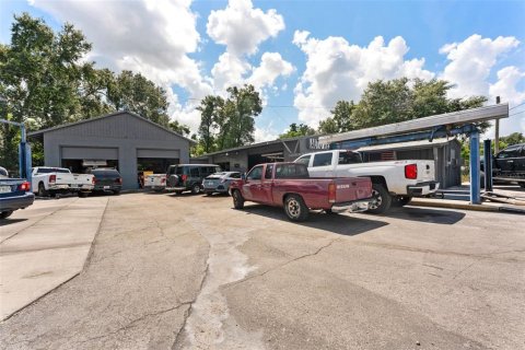 Propiedad comercial en venta en Seffner, Florida, 777.87 m2 № 1901171 - foto 1