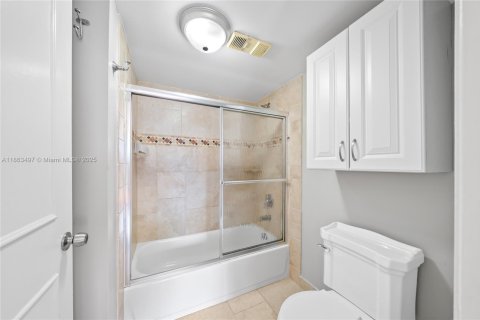 Купить кондоминиум в Майами, Флорида 2 спальни, 111.48м2, № 1957670 - фото 15