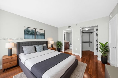 Купить кондоминиум в Майами, Флорида 2 спальни, 111.48м2, № 1957670 - фото 5