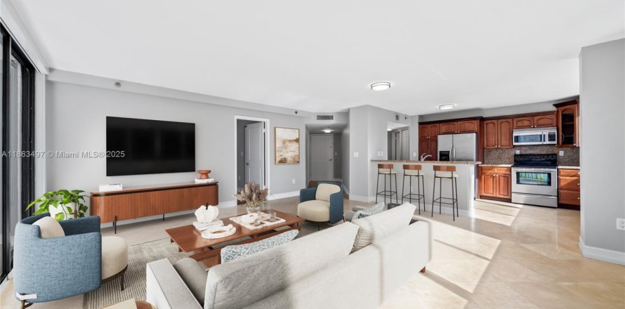 Кондоминиум с 2 спальнями в Майами, Флорида № 1957670