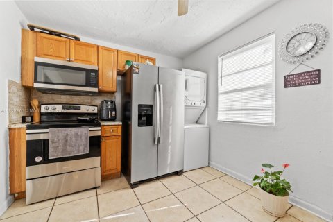 House in Miami, Florida 2 bedrooms, 104.05 sq.m. № 1888413 - photo 13