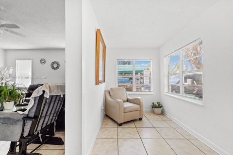 House in Miami, Florida 2 bedrooms, 104.05 sq.m. № 1888413 - photo 6