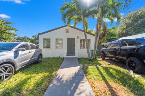 House in Miami, Florida 2 bedrooms, 104.05 sq.m. № 1888413 - photo 2