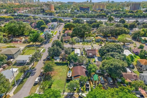 House in Miami, Florida 2 bedrooms, 104.05 sq.m. № 1888413 - photo 3