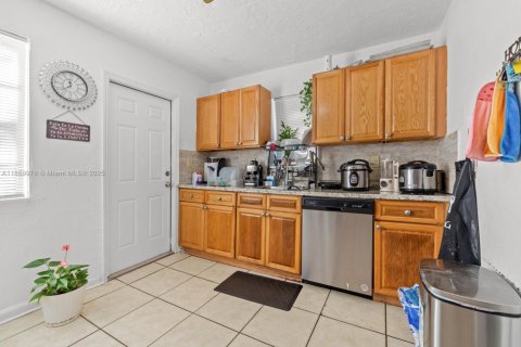 House in Miami, Florida 2 bedrooms, 104.05 sq.m. № 1888413 - photo 14
