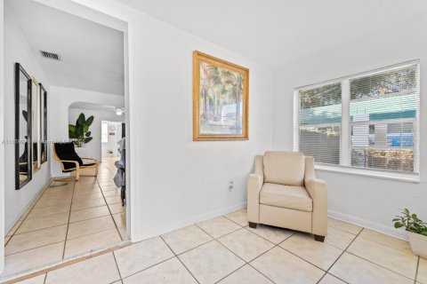 House in Miami, Florida 2 bedrooms, 104.05 sq.m. № 1888413 - photo 5