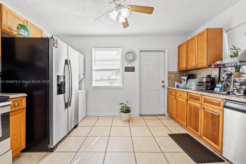 House in Miami, Florida 2 bedrooms, 104.05 sq.m. № 1888413 - photo 12
