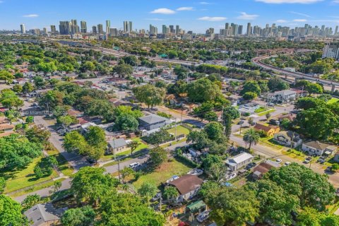 House in Miami, Florida 2 bedrooms, 104.05 sq.m. № 1888413 - photo 4