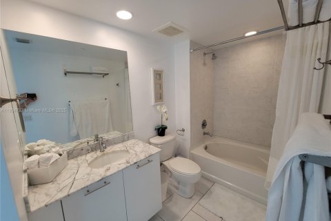 Condominio en alquiler en Miami, Florida, 1 dormitorio, 59.36 m2 № 1956513 - foto 10