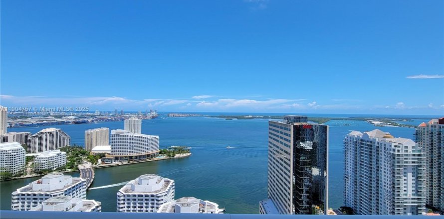 Condominio en Miami, Florida, 1 dormitorio  № 1956513