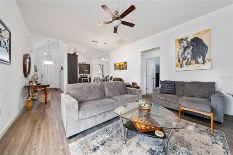 House in Kissimmee, Florida 4 bedrooms, 123.1 sq.m. № 1877467 - photo 5