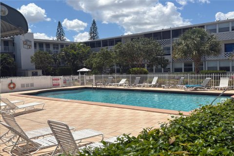 Condo in Miami, Florida, 1 bedroom  № 1868425 - photo 2