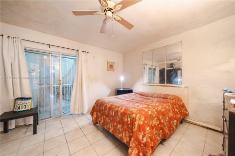 Condo in Miami, Florida, 1 bedroom  № 1868425 - photo 16