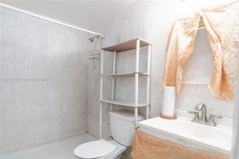 Condo in Miami, Florida, 1 bedroom  № 1868425 - photo 14