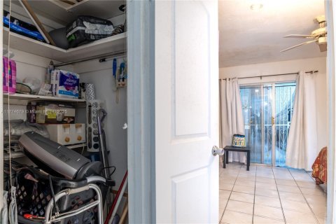 Condo in Miami, Florida, 1 bedroom  № 1868425 - photo 15