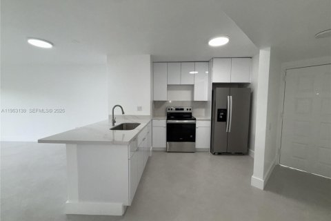 Copropriété à louer à Miami Lakes, Floride: 2 chambres, 97.55 m2 № 2024205 - photo 3
