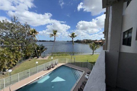 Copropriété à louer à Miami Lakes, Floride: 2 chambres, 97.55 m2 № 2024205 - photo 16