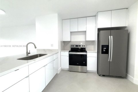 Copropriété à louer à Miami Lakes, Floride: 2 chambres, 97.55 m2 № 2024205 - photo 2