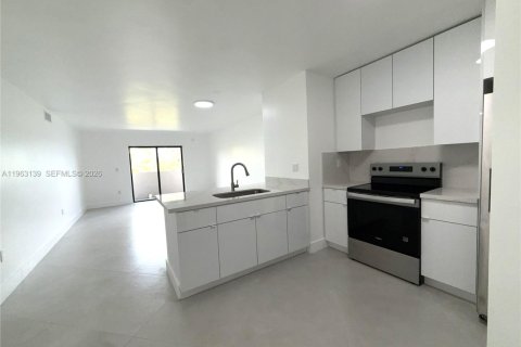 Copropriété à louer à Miami Lakes, Floride: 2 chambres, 97.55 m2 № 2024205 - photo 5