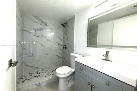 Copropriété à louer à Miami Lakes, Floride: 2 chambres, 97.55 m2 № 2024205 - photo 10