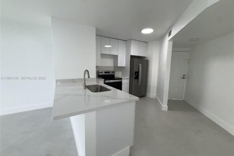 Copropriété à louer à Miami Lakes, Floride: 2 chambres, 97.55 m2 № 2024205 - photo 4