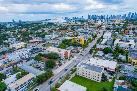 Commercial property in Miami, Florida № 2158496 - photo 4