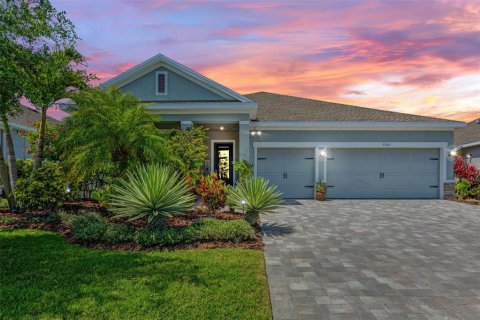 House in Palmetto, Florida 4 bedrooms, 228.17 sq.m. № 2227442 - photo 2