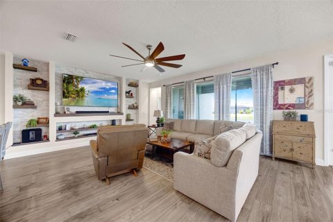 House in Palmetto, Florida 4 bedrooms, 228.17 sq.m. № 2227442 - photo 27